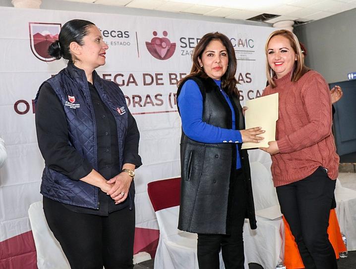 RECONOCEN A ORIENTADORES DE LOS CAIC 