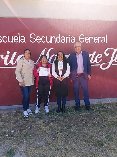 Reconocen a Sofía Magallanes por concurso literario