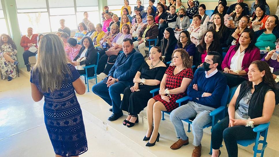 RECONOCEN A TRABAJADORAS DEL ISSSTE POR AÑOS DE SERVICIO 