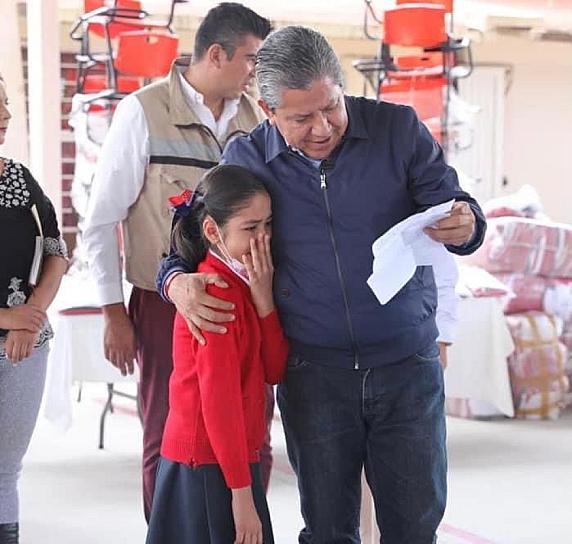 RECONOCEN DESEMPEÑO ACADÉMICO DE CAROL, LORETENSE CON PROMEDIO DE 9.9