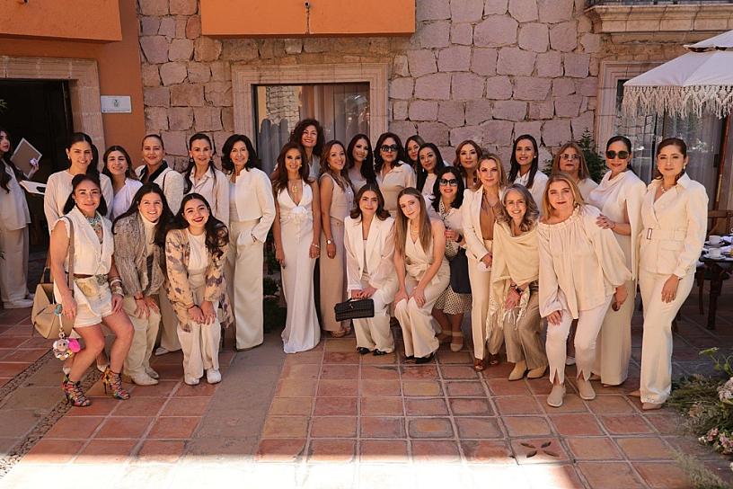 Reconocen mujeres zacatecanas a Sara Hernández por su trabajo
