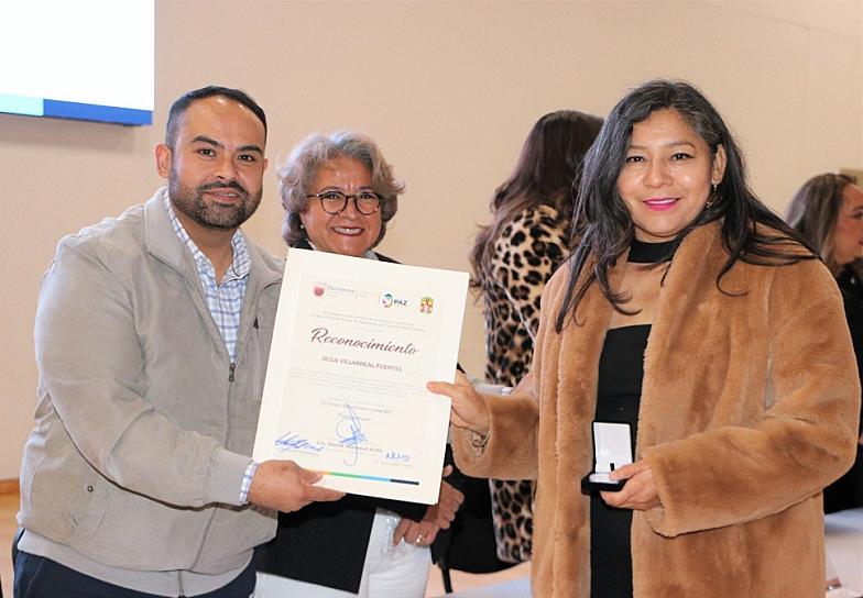 Reconocen por años de servicio a personal de la Secretaría de Salud