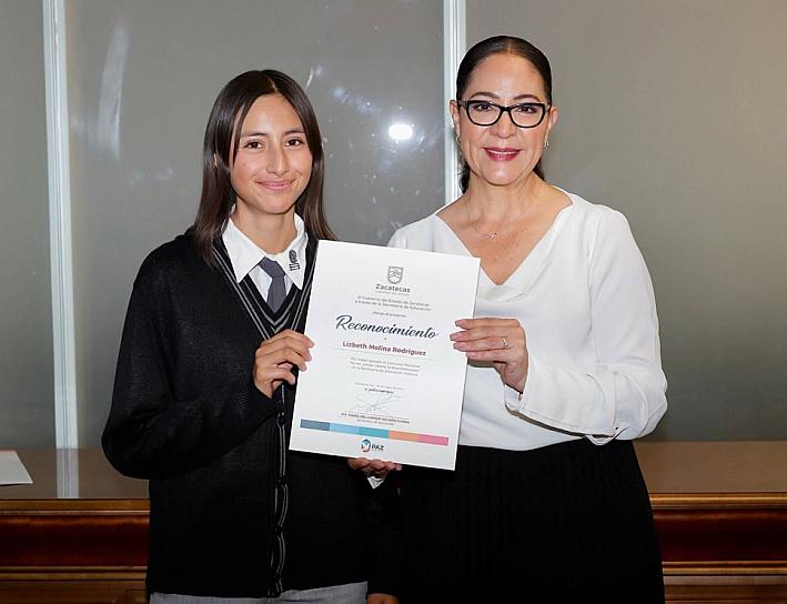 RECONOCE SECRETARÍA DE EDUCACIÓN TALENTO DE ESTUDIANTE DE PINOS