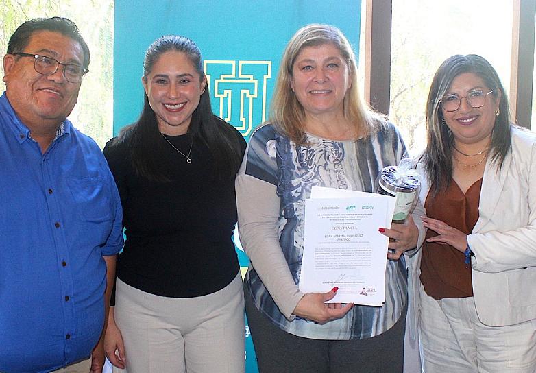 RECONOCE UTZAC A DOCENTES POR ADAPTACIÓN DEL NUEVO SISTEMA EDUCATIVO