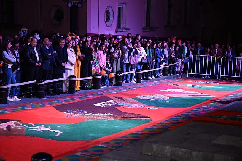 RECUERDAN LA IMPORTANCIA DE LAS TRADICIONES CON RELATO VISUAL MEXICA Y CANTO CARDENCHE