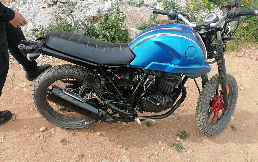 RECUPERAN POLICÍAS CAPITALINOS MOTOCICLETA ROBADA 