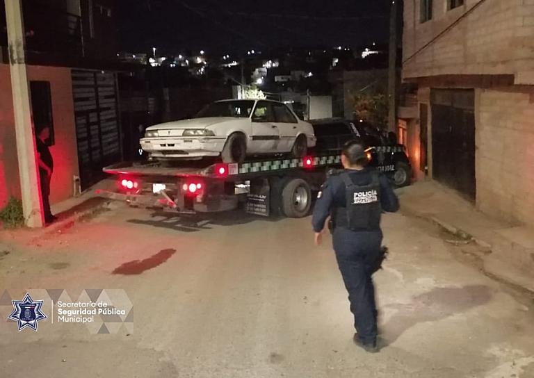 RECUPERAN POLICÍAS VEHÍCULO CON REPORTE DE ROBO EN HUERTA VIEJA 