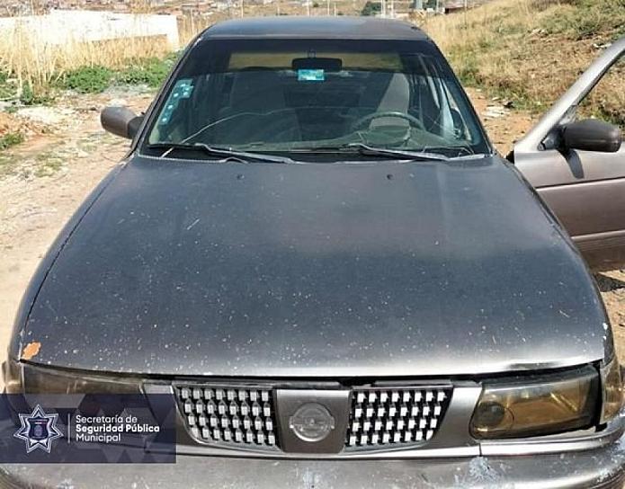 RECUPERAN POLICÍAS VEHÍCULO CON REPORTE DE ROBO