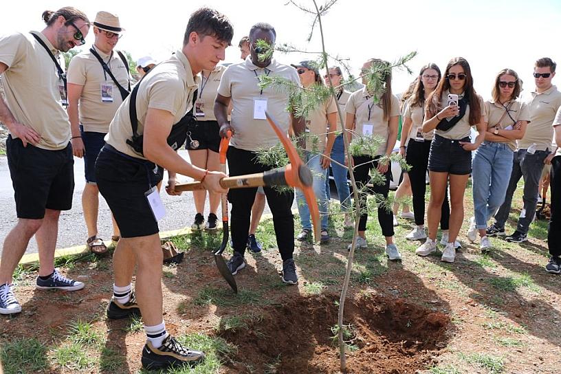 REFORESTAN BAILARINES EL ECOPARQUE