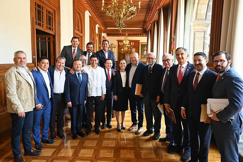 Refrenda gobernador compromiso para un sistema nacional de salud gratuito y de calidad
