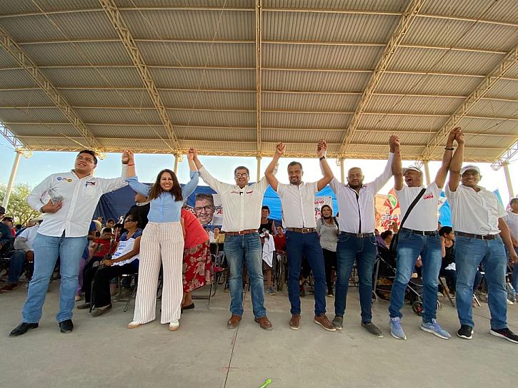 REFRENDAN COMUNIDADES APOYO A ROBERTO LUÉVANO