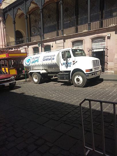 REFUERZA JIAPAZ ABASTO DE AGUA DURANTE FESTIVAL CULTURAL DE LA PAZ 