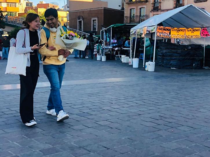 REGALAN ZACATECANOS FLORES AMARILLAS