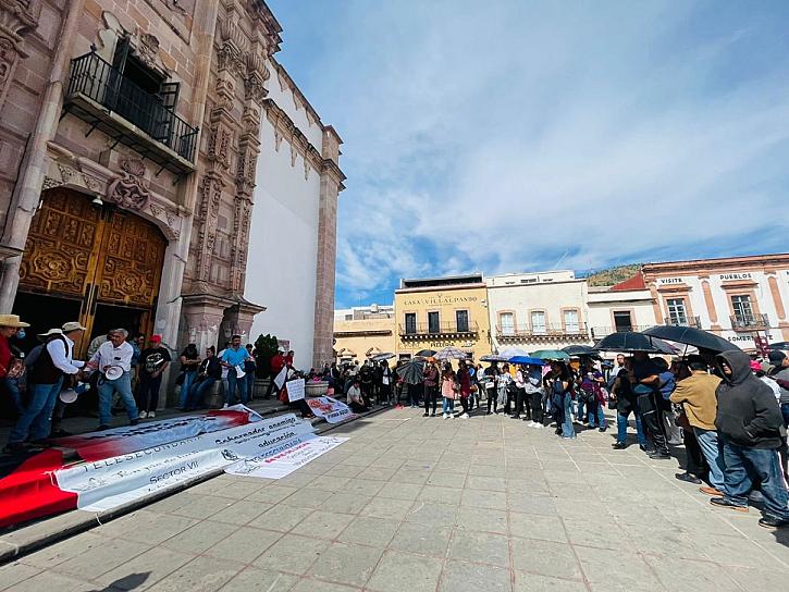 PROTESTA MDMZ POR ACUERDO PARA EL PAGO DEL BONO