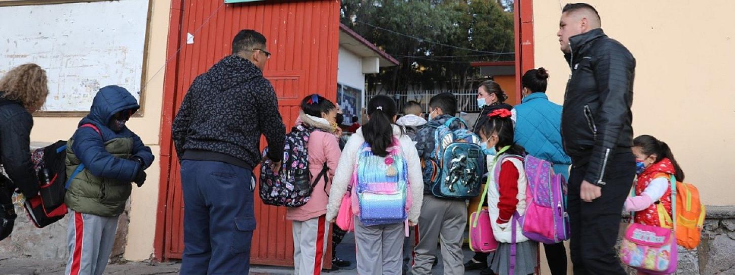REGRESAN ALUMNOS A CLASES