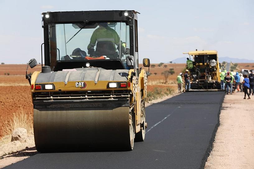 REHABILITA GOBERNADOR DAVID MONREAL TRAMOS CARRETEROS DE RÍO GRANDE 