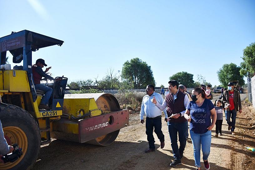 REHABILITAN CAMINO QUE CONDUCE A CASAS COLORADAS EN GUADALUPE