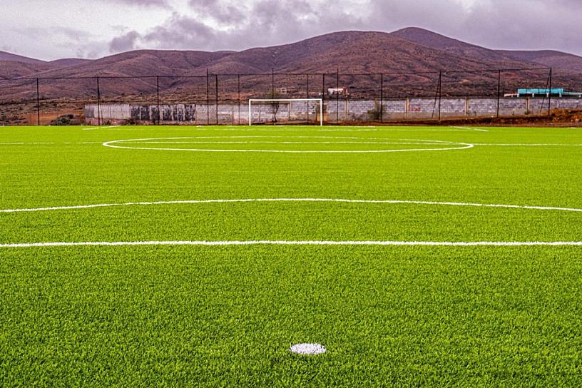 REHABILITAN CANCHA DE FÚTBOL CON PASTO SINTÉTICO EN PÁNUCO 