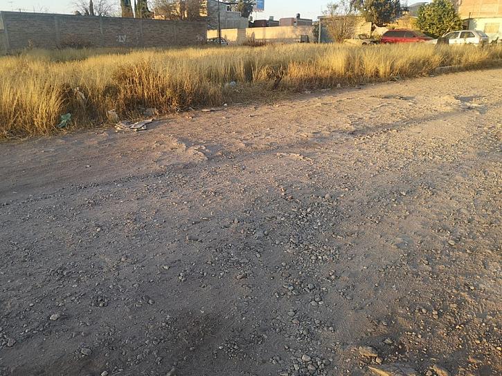 PIDEN SERVICIOS PÚBLICOS EN COLONIA DE FRESNILLO