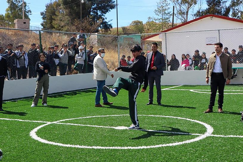 Rehabilitan cancha del Cobaez plantel Sombrerete