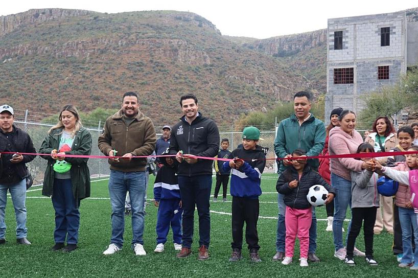 Rehabilitan cancha de usos múltiples en Cuauhtémoc 