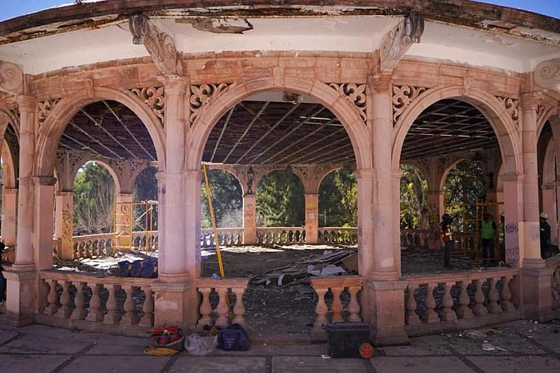 REHABILITAN EL KIOSCO DEL PARQUE SIERRA DE ÁLICA