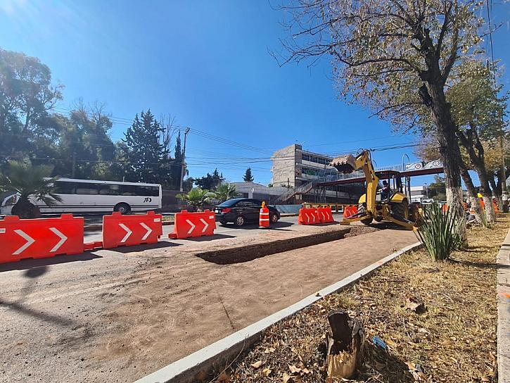 Rehabilitan línea de drenaje en el bulevar
