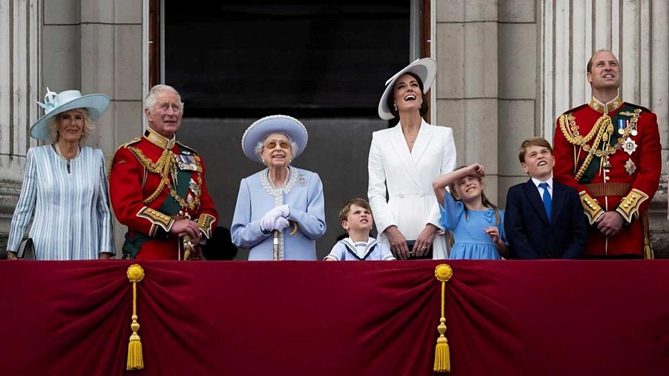  REINA ISABEL INAUGURA FESTEJOS POR JUBILEO DE PLATINO