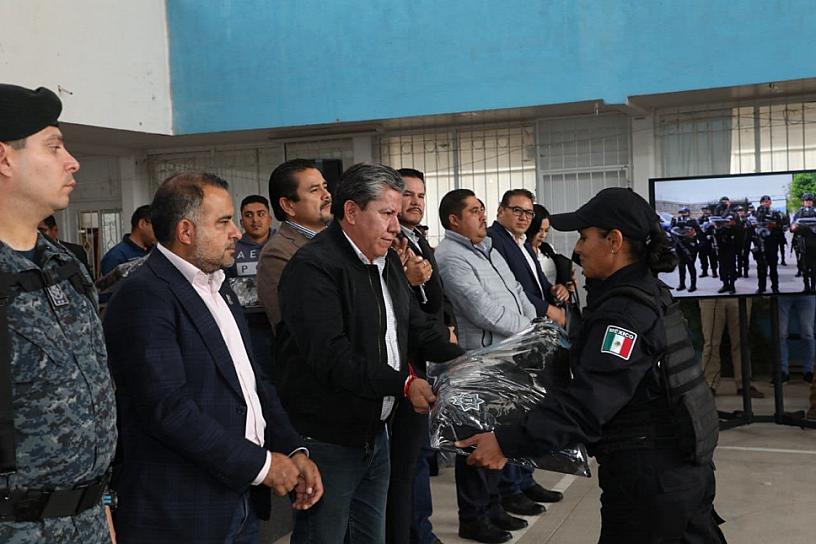 RENUEVAN LICENCIA DE PORTACIÓN DE ARMAS PARA POLICÍAS 