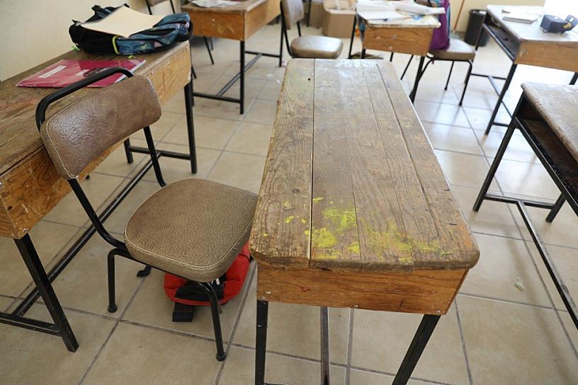 RENUEVAN MOBILIARIO EN ESCUELA PRIMARIA DE HUANUSCO DESPUÉS DE 22 AÑOS DE NO CAMBIARLO