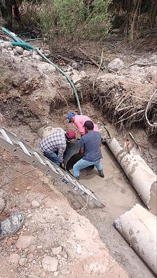 REPARAN FUGA EN LÍNEA DE 10 PULGADAS