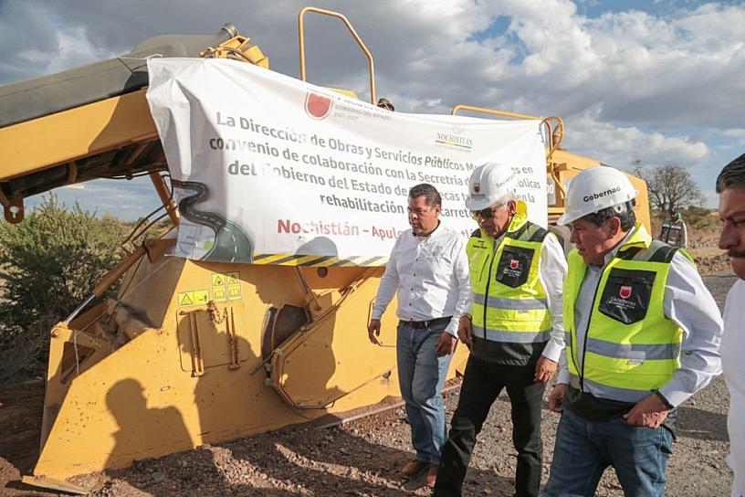 REPARAN TRAMO CARRETERO NOCHISTLÁN-TEOCALTICHE