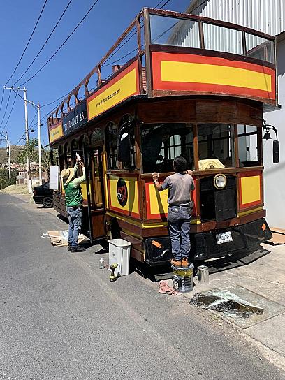 REPARAN TREN TURÍSTICO, LUEGO DE SER VANDALIZADO POR MANIFESTANTES 