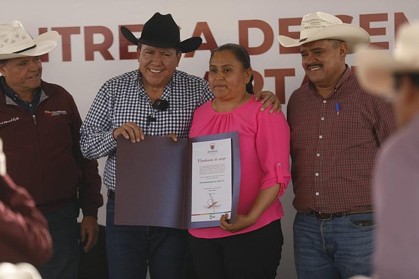 REPARTE DAVID MONREAL SEMILLA PARA EL CICLO AGRÍCOLA 2024