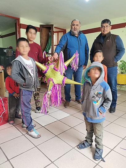 REPARTEN LOCATARIOS PIÑATAS A FAMILIAS JEREZANAS