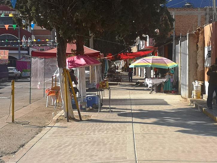 REPORTAN FRESNILLENSES VENTAS REGULARES AFUERA DEL TEMPLO DE LA VIRGEN