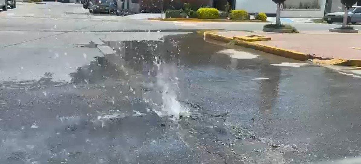REPORTAN FUGAS DE AGUA EN VARIOS PUNTOS DE FRESNILLO