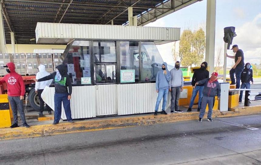 SAN MARQUEÑOS TOMAN CASETAS DE PEAJE; EXIGEN CONCLUSIÓN DE OBRA 