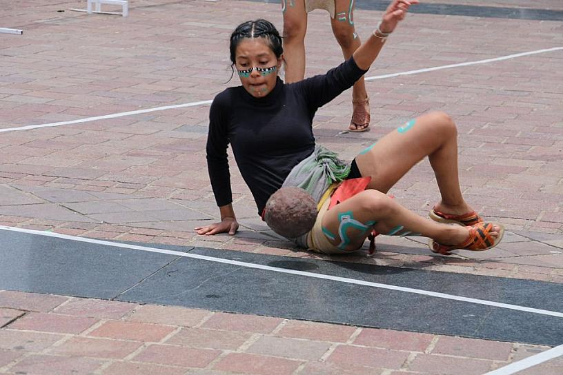 REPRESENTAN LAS CULTURAS PREHISPÁNICAS CON EL JUEGO DE PELOTA