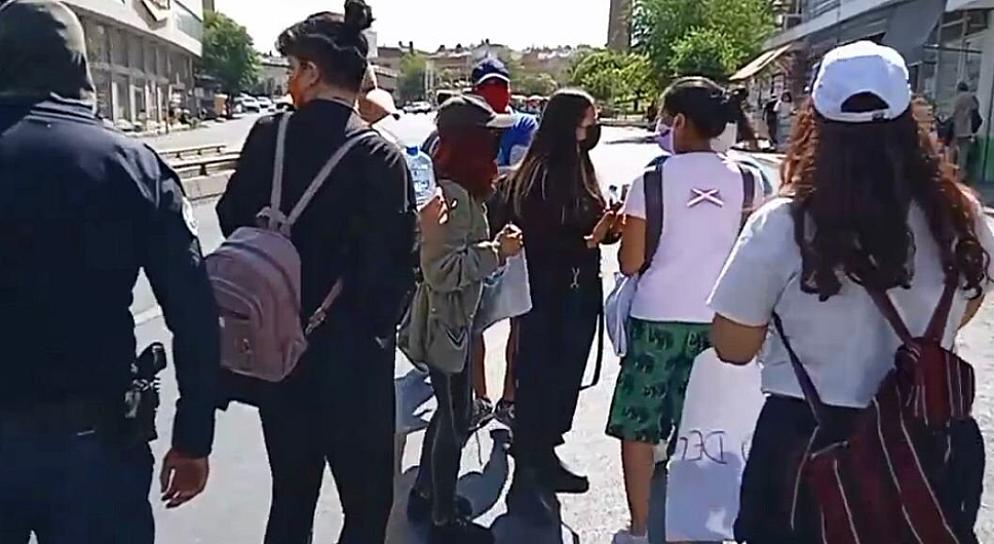 REPROCHAN ESTUDIANTES AUMENTO AL PASAJE Y PARALIZAN EL BULEVAR