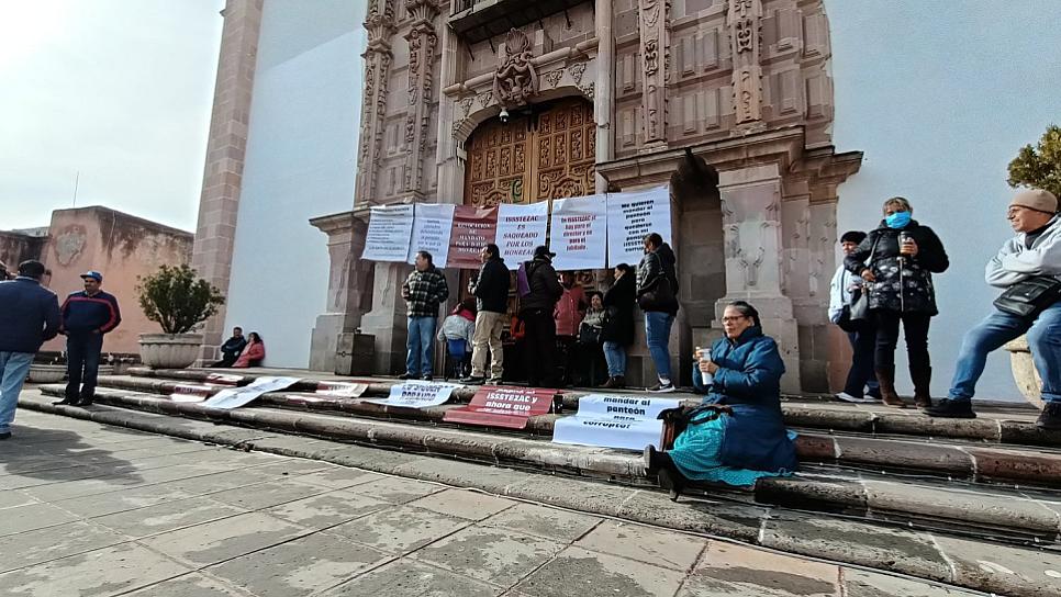 REPROCHAN FALTA DE ACCIÓN LEGISLATIVA ANTE CONFLICTO DEL ISSSTEZAC 