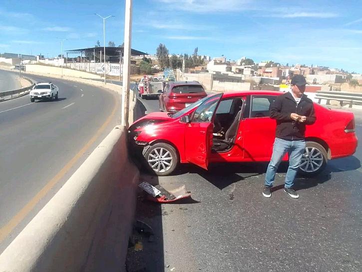 SE REGISTRA CHOQUE ENTRE DOS VEHÍCULOS