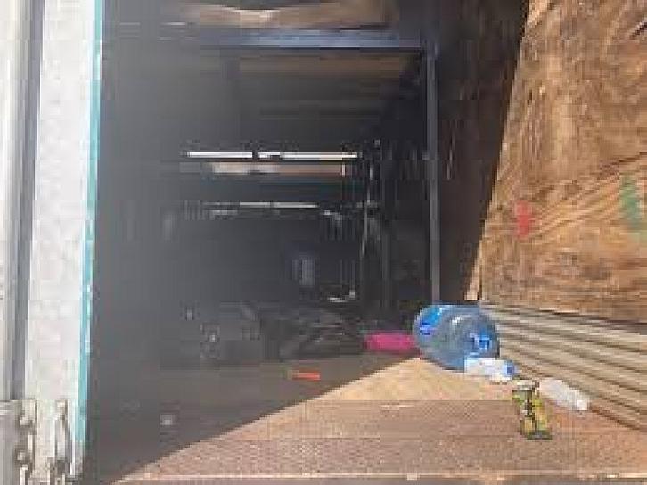 RESCATAN A 174 MIGRANTES CENTROAMERICANOS DE UN TRÁILER EN CHIAPAS 