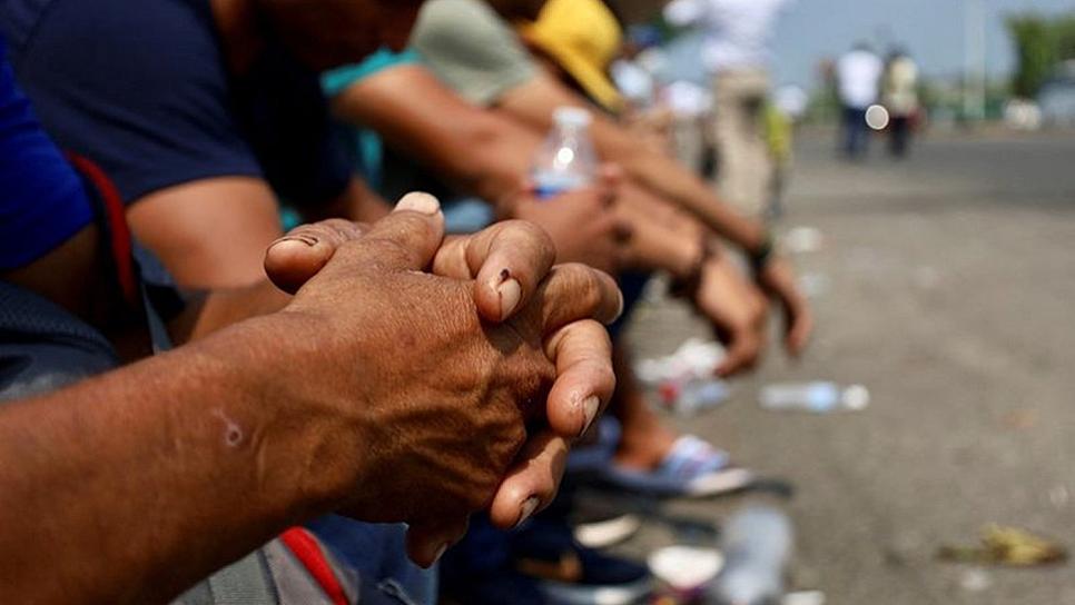 RESCATAN A 49 MIGRANTES SECUESTRADOS EN AUTOBÚS EN LÍMITES DE SLP