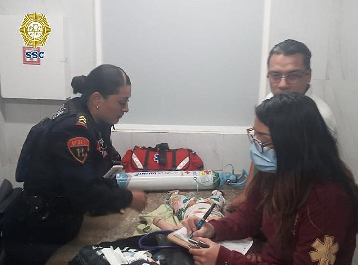 RESCATAN A BEBÉ QUE SE ASFIXIABA EN EL METRO CDMX