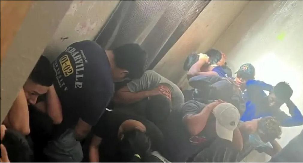 RESCATAN EN CIUDAD JUÁREZ A 53 MIGRANTES ABANDONADOS EN UNA CASA