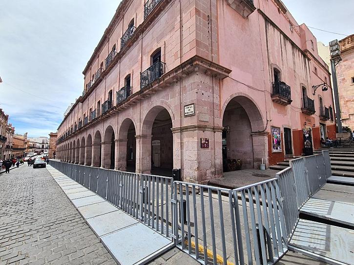 RESGUARDAN EDIFICIOS PREVIO AL 8M
