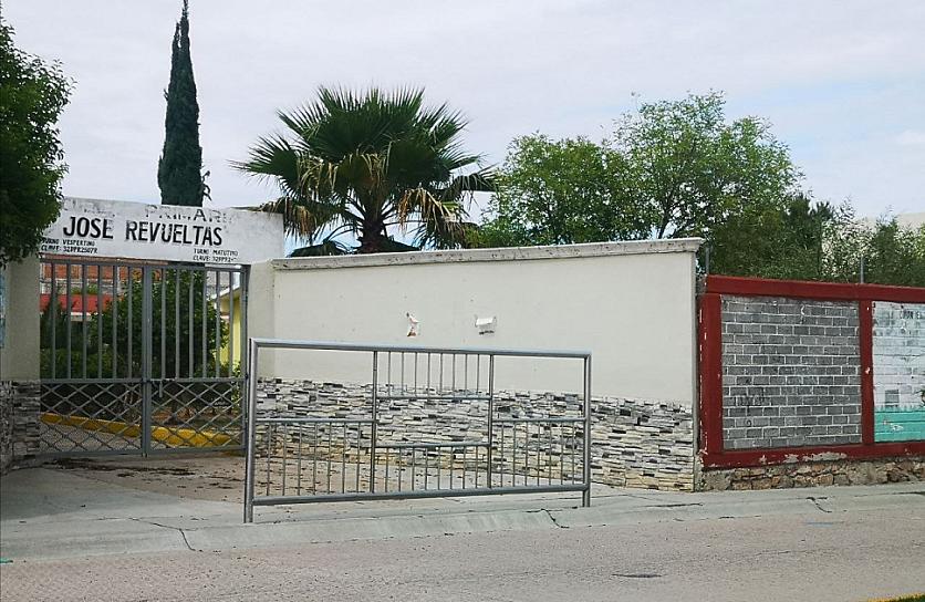 RESGUARDAN PADRES DE FAMILIA COMPUTADORAS PARA EVITAR ROBOS DE ESCUELAS EN VACACIONES