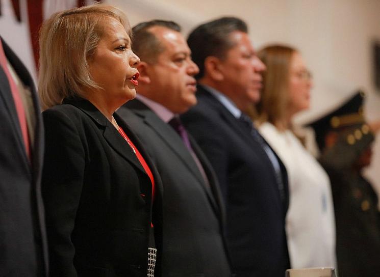 RESPALDA DAVID MONREAL A MARIBEL VILLALPANDO