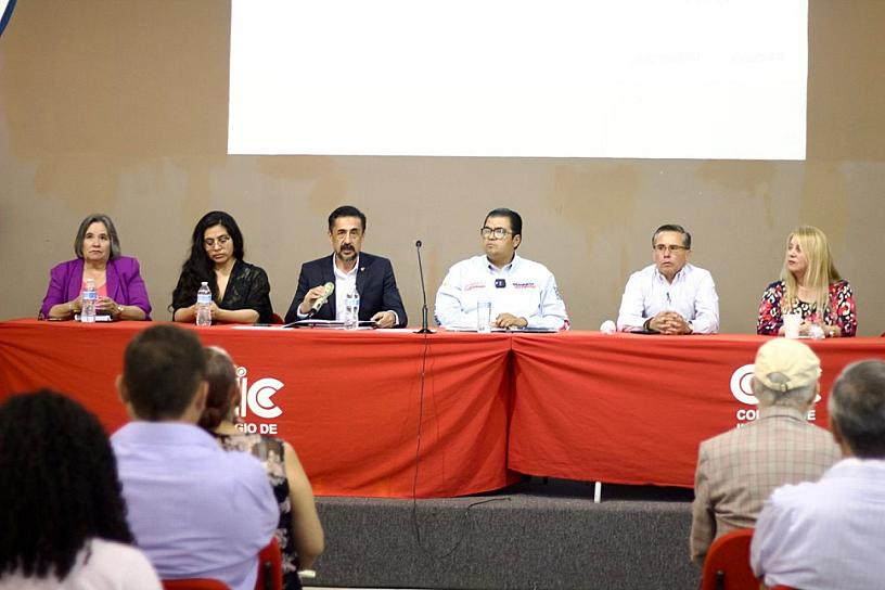 RESPALDAN A ROBERTO LUÉVANO 14 COLEGIOS DE PROFESIONISTAS 